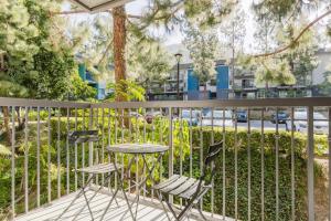 Blueground Burbank pool bbq nr studios LAX-1321