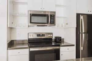 Blueground Burbank pool bbq nr studios LAX-1321