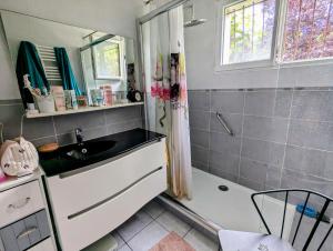 Villas Maison 3 etoiles climatisee, jardin, parking, proche centre et thermes : photos des chambres