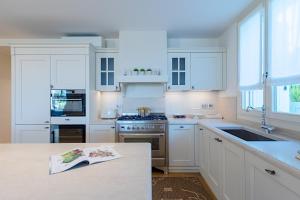 Catullo Lakefront Luxury Apartments by Wonderful Italy