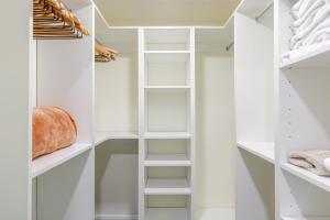 Blueground Brickell pool gym nr City Centre MIA-143