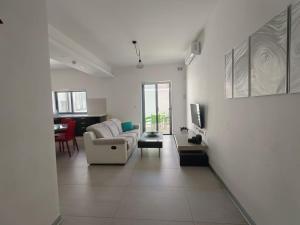 Ensuite Twin Room with Laundry in Pembroke