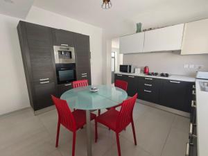 Ensuite Twin Room with Laundry in Pembroke