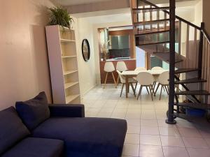 House, ideal health CHR