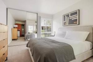 Blueground Burbank pool gym nr studios LAX-1323