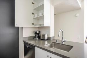 Blueground Burbank pool gym nr studios LAX-1323