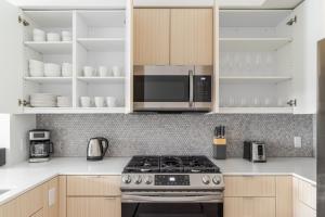 Blueground East Industrial pool AC nr park SFO-1853