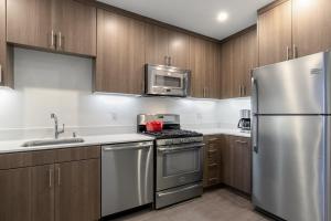 Blueground Beverly Grove rooftop nr The Grove LAX-223