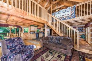 View! Private! Hot Tub,Pool Table,Fireplace,RELAX!