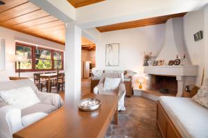 Katouna 4-bdrms bright home