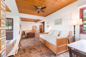 Katouna 4-bdrms bright home