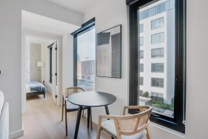 Blueground SoMa pool nr Civic Center SFO-1784