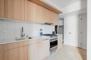 Blueground SoMa pool nr Civic Center SFO-1784