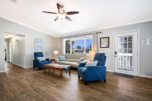 Island Girl East West - Heated Pool Porches Beach Gear Walk to Beach