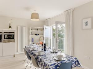 4 Bed in Aberdovey DY041