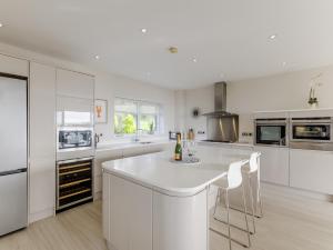 4 Bed in Aberdovey DY041