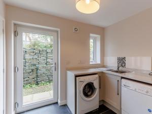 4 Bed in Aberdovey DY041