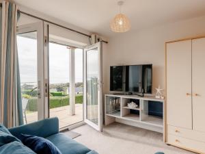 4 Bed in Aberdovey DY041