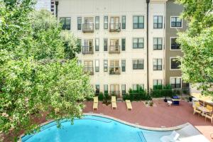 Blueground Downtown gym walk to 6th st bars ATX-101