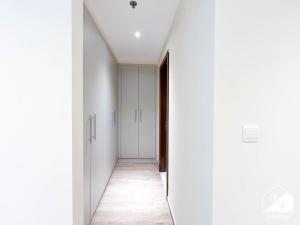 Stunning 2-Bedroom Apartment with Canal Views