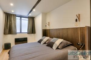 Urban Flat 170 - Amelot Apartment in Center of Paris