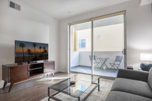 Blueground Downtown rooftop nr Santa Monica Pier LAX-134