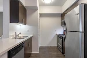 Blueground Downtown rooftop nr Santa Monica Pier LAX-134