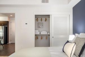 Blueground Downtown rooftop nr Santa Monica Pier LAX-134