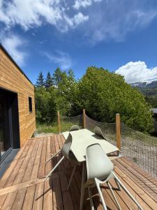 Petit Chalet neuf avec jardin - La montagne Sud