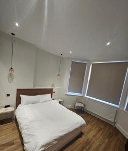 Modern Flat London Sleeps 4!