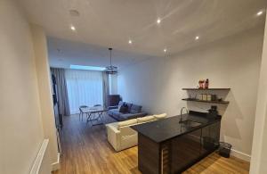 Modern Flat London Sleeps 4!