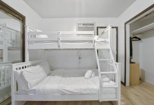 3BR Skyline Apt in Bustling District I Great Value NJ5