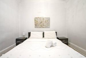 3BR Skyline Apt in Bustling District I Great Value NJ5