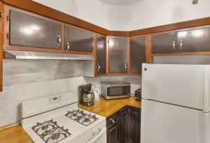 3BR Skyline Apt in Bustling District I Great Value NJ5