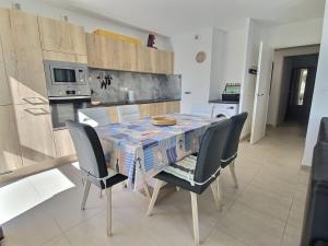 Appartement avec terrasse à 450m de la plage - 3hvězdičkové hotely ve městě Sérignan