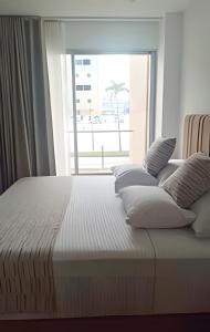 Vista impresionante y cama king en Baia Kristal