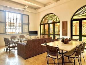 by Calamari Homes - El Porvenir 306 walled city