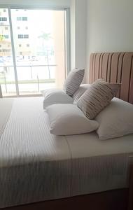 Vista impresionante y cama king en Baia Kristal