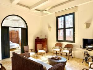 by Calamari Homes - El Porvenir 306 walled city