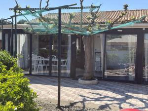 Maisons de vacances Petit pavillon pour 8 personnes dans une residence avec piscine : photos des chambres