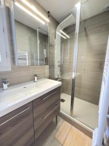 Maisons de vacances Petit pavillon pour 8 personnes dans une residence avec piscine : photos des chambres