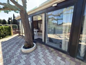 Maisons de vacances Petit pavillon pour 8 personnes dans une residence avec piscine : photos des chambres