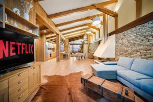 Pirin Golf Lux Villa for Ski & Chill by Top Kvartiri Ltd