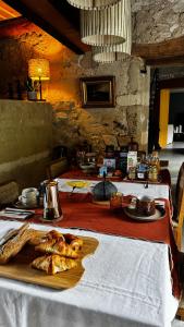 B&B / Chambres d'hotes Le 52 en Provence - Chambres ou Suite en B&B dans Authentique Mas de Village avec Piscine au pied du Luberon : photos des chambres