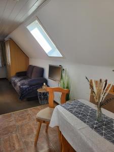 Kleiner Leuchtturm Kühlungsborn, Studio mit Balkon, Parkplatz & WLAN, 300m vom Strand entfernt