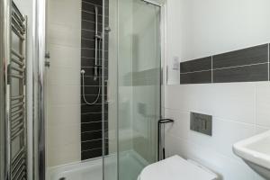 Central comfort and explore nearby cafes