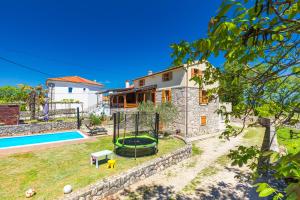 Villa Dora - family house with saltwater pool in Gostinjac, Krk Island 