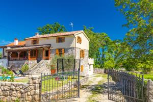 Villa Dora - family house with saltwater pool in Gostinjac, Krk Island