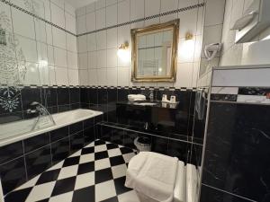 Hotels Hotel Restaurant Du Parc : Chambre Prestige avec Terrasse