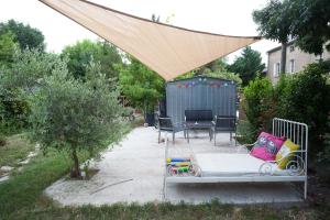 Maison dans un coin de verdure proche de la Sorgue